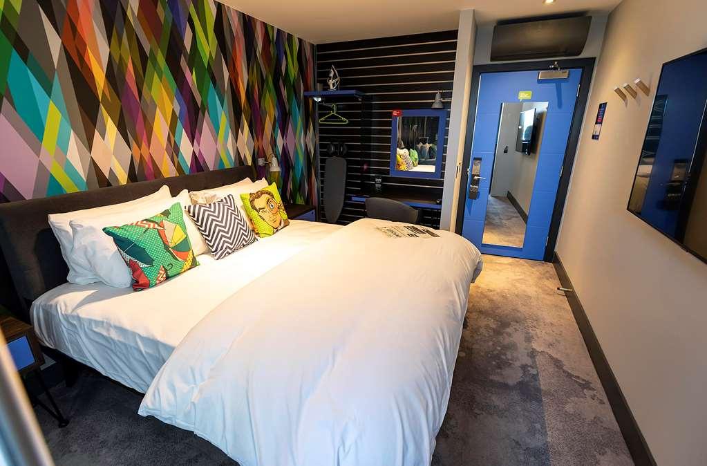 Village Southampton 4*
